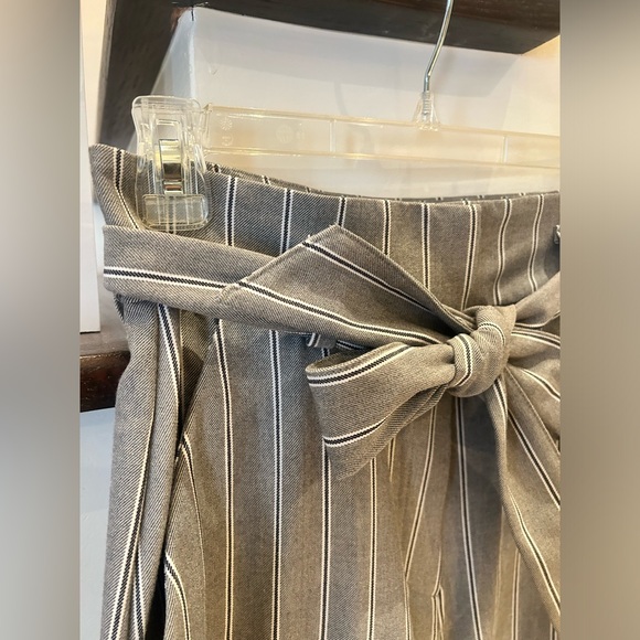 ZARA Wide-Leg, High-Waisted Trousers - Picture 3 of 9